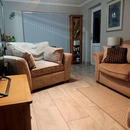 Lotus House Apartment Needingworth ภายนอก รูปภาพ