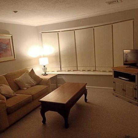 Lotus House Apartment Needingworth ภายนอก รูปภาพ