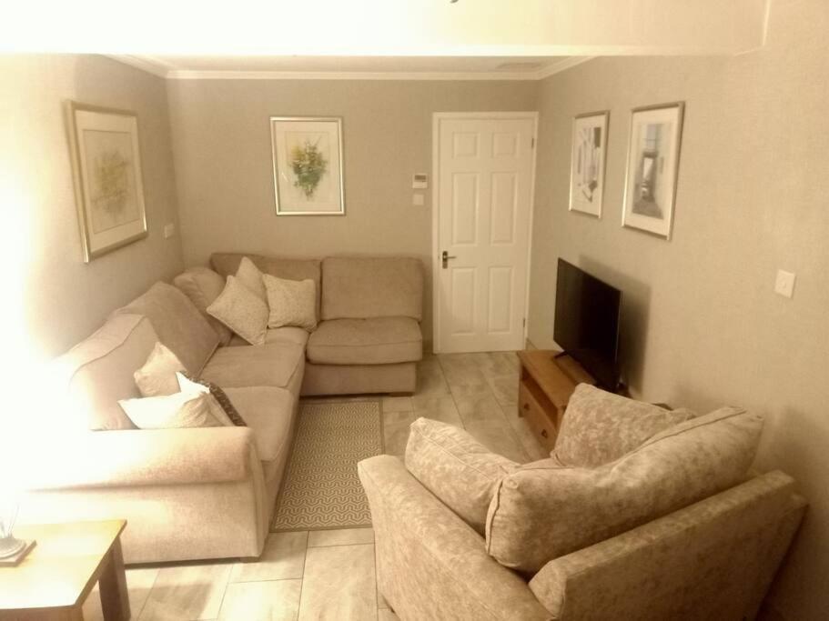 Lotus House Apartment Needingworth ภายนอก รูปภาพ