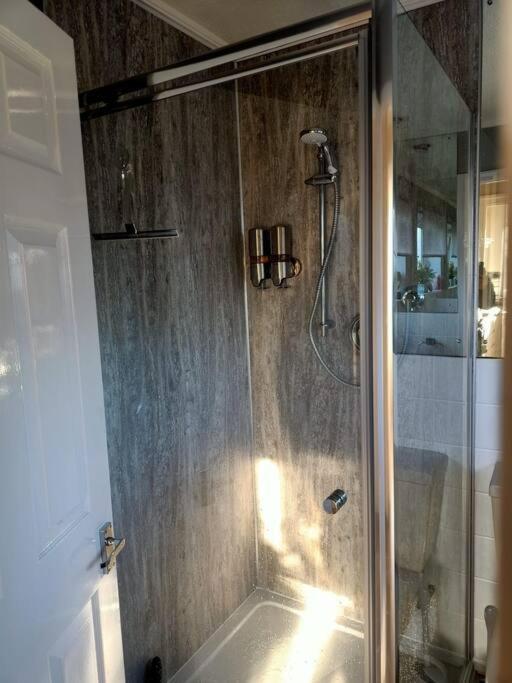 Lotus House Apartment Needingworth ภายนอก รูปภาพ