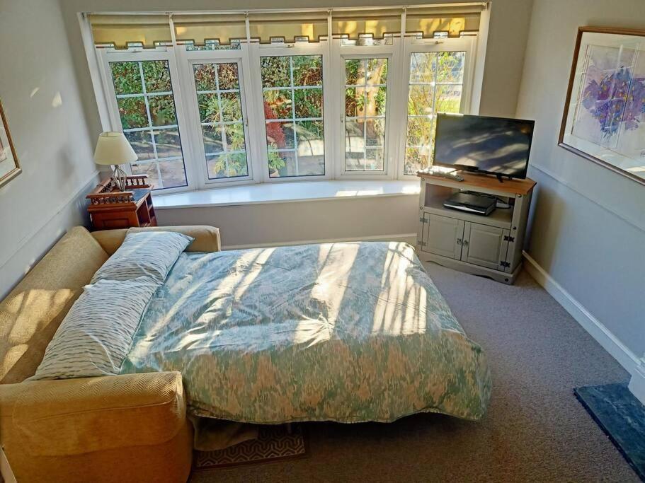 Lotus House Apartment Needingworth ภายนอก รูปภาพ