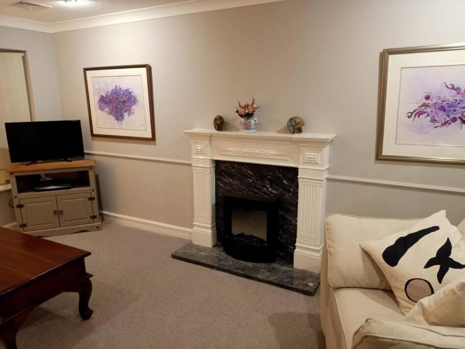 Lotus House Apartment Needingworth ภายนอก รูปภาพ